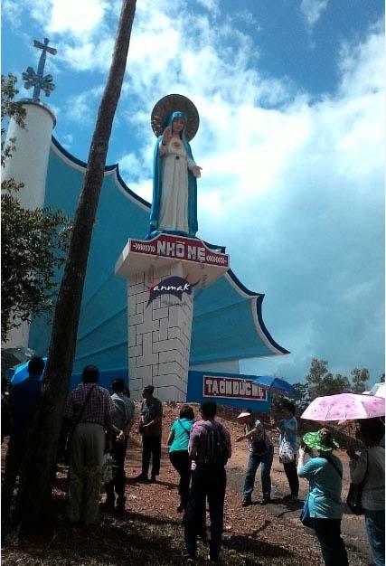 patung besar untuk monumen