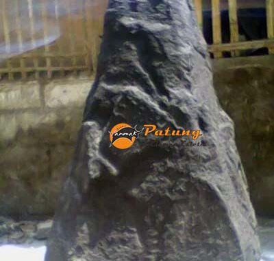 plakat prasasti dari batu artificial
