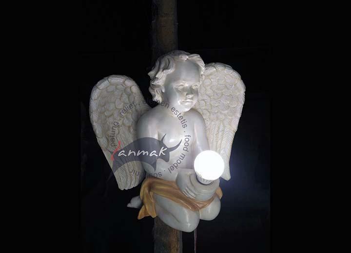 patung romawi cherub