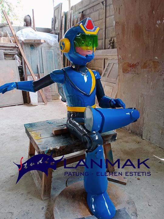 patung karakter robot