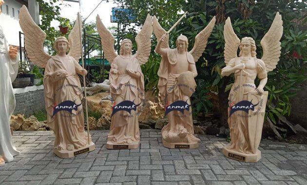 patung malaikat katolik