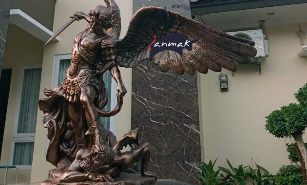 patung santo mikael