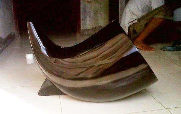 speaker kecil warna hitam