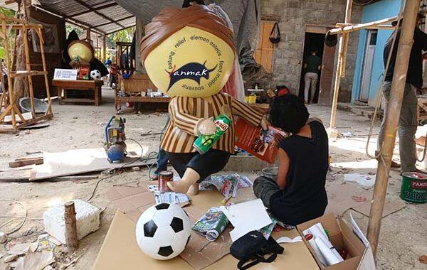 proses pembuatan patung