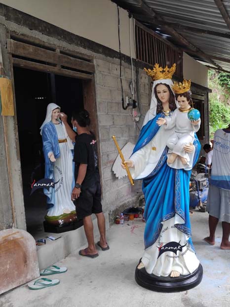 Patung Bunda Maria besar