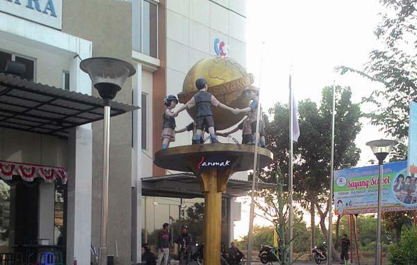 patung bola dunia