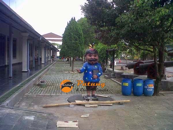patung penunjuk arah