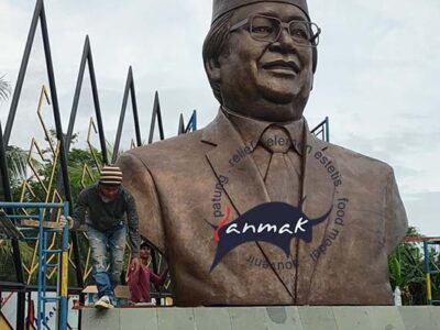 Patung Tokoh Tinggi 5 Meter Bahan Perunggu