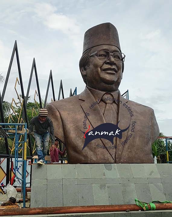 patung monumen