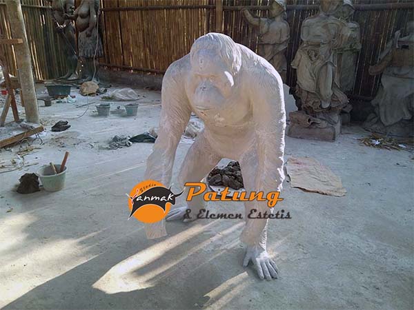 patung orang utan fiber