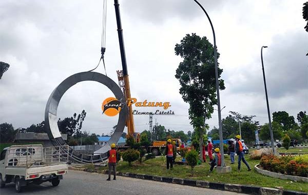 erection tugu